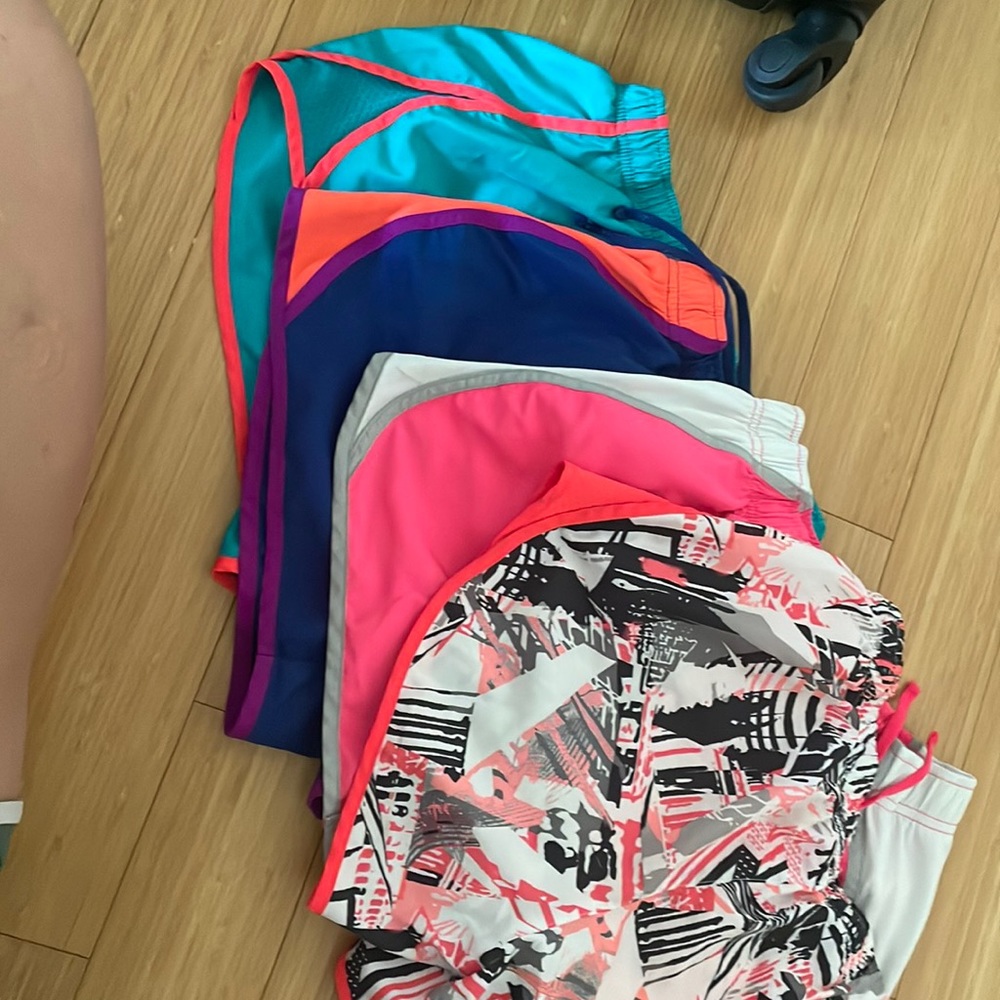 4 pairs of women’s exercise shorts sizes XS,S 5$ each or 18 for all 4.